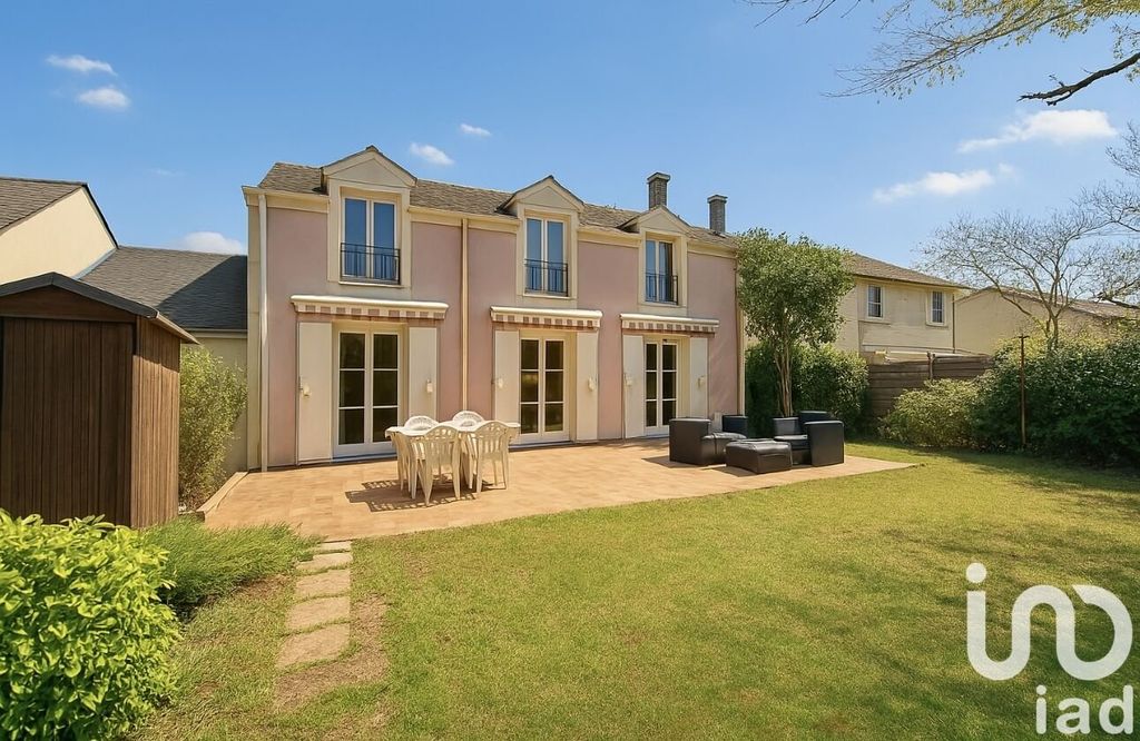 5 bedrooms Villa in Yvelines, France No. 130426