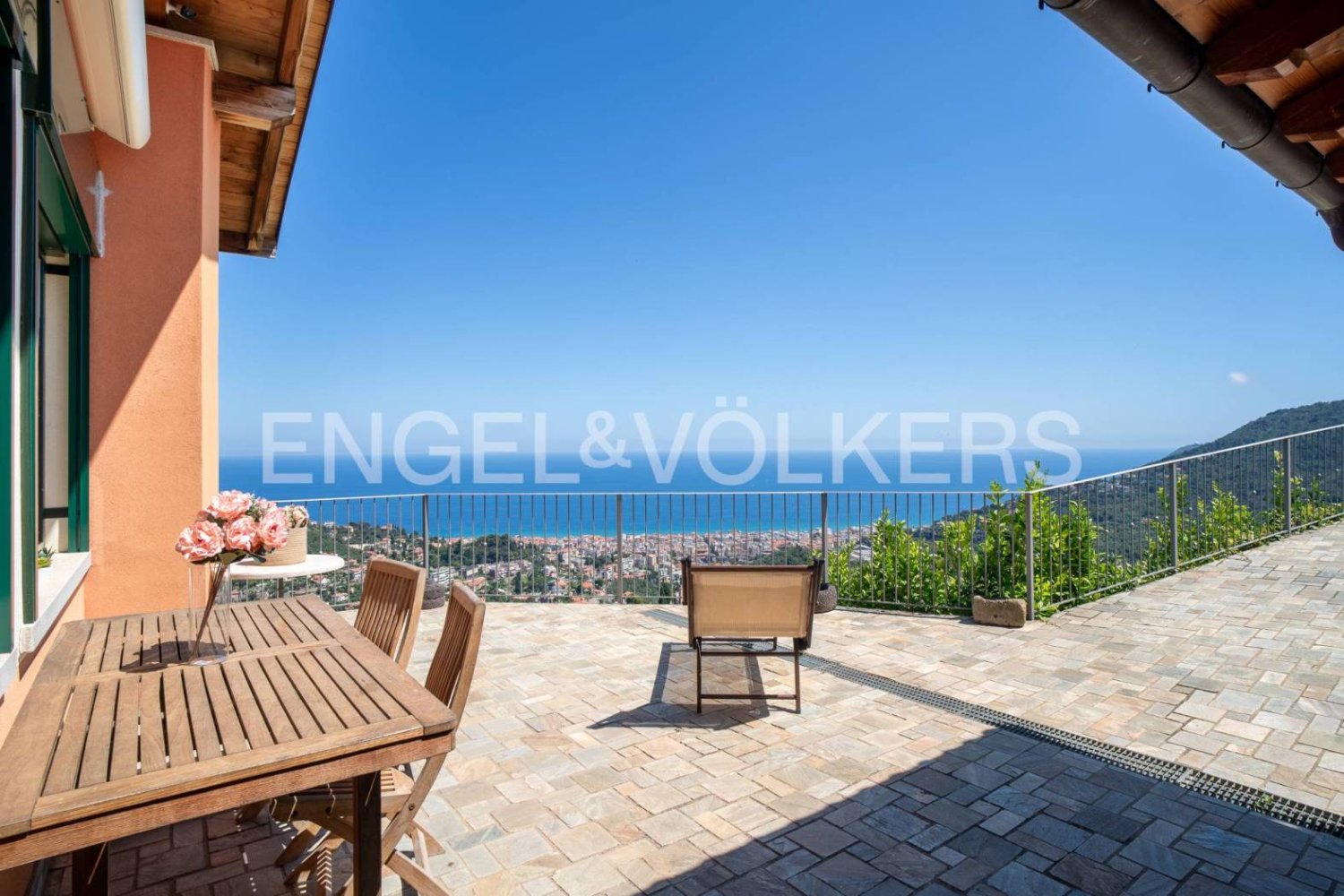 4 bedrooms Villa in Alassio, Italy No. 131285