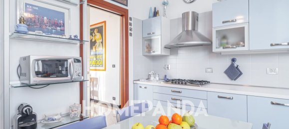 3 rooms Apartment in Genoa, Italy No. 149240 7