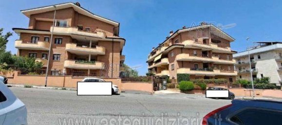 2 rooms Apartment in Rome, Italy No. 198814 3