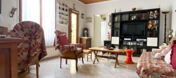 Casa de 3 dormitorios en Bezons, France No. 181809 4