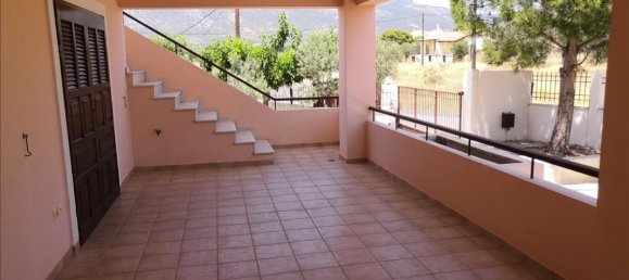 4 bedrooms Villa in Loutraki, Greece No. 1405 3