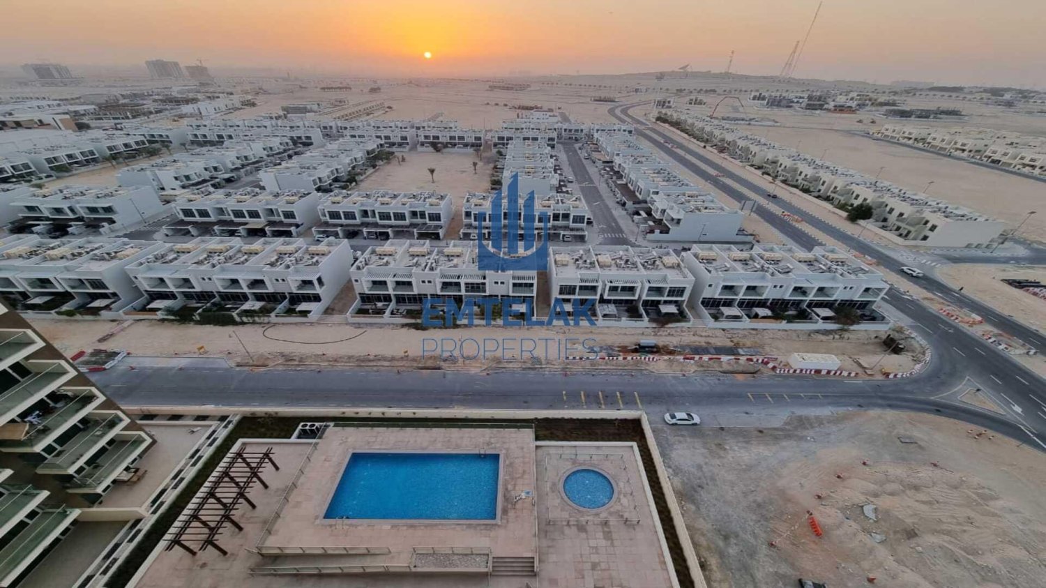 Apartamento de 2 dormitorios en Al Furjan, UAE No. 8697