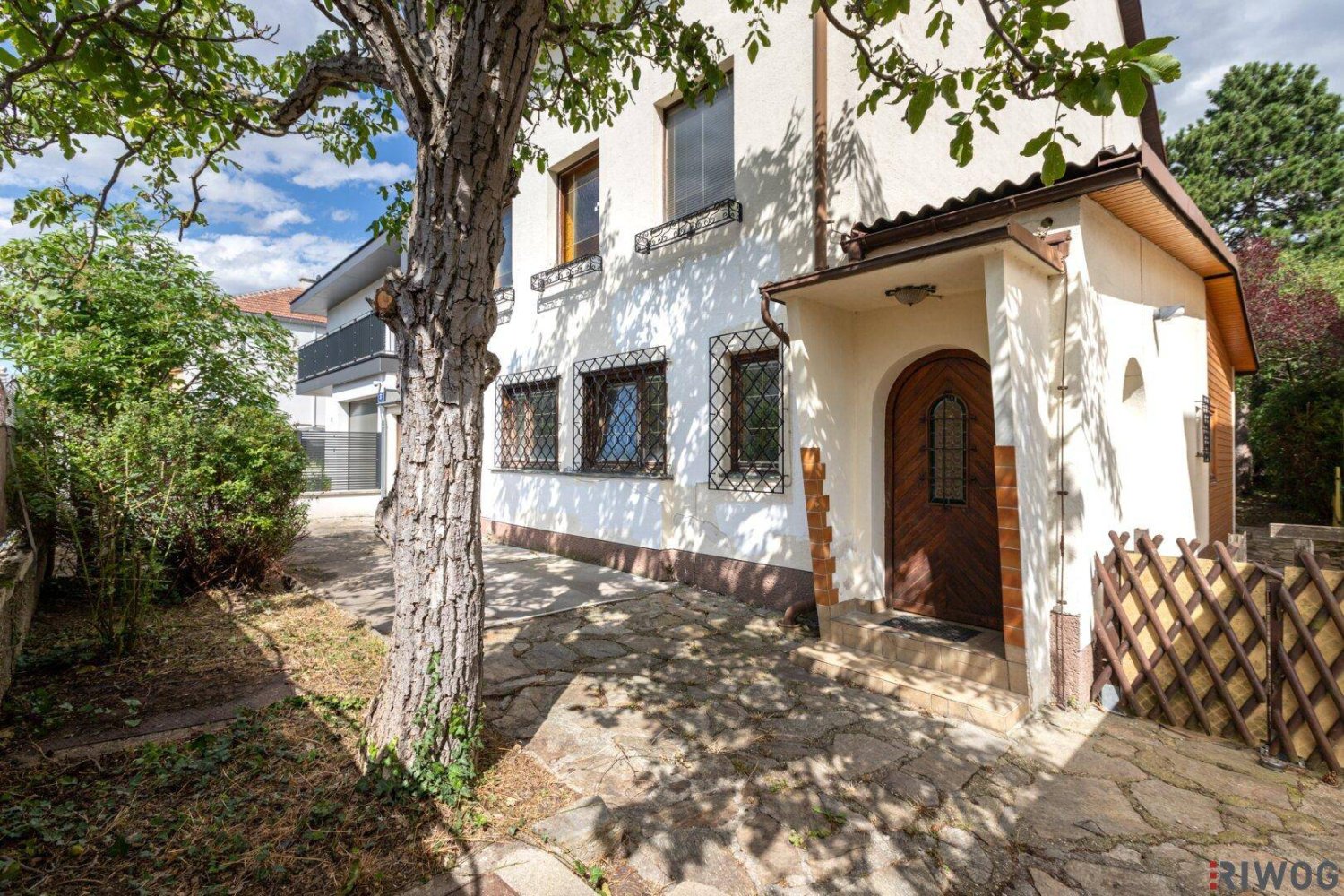 Дом с 10 комнатами в Лизинг, Австрия № 187736