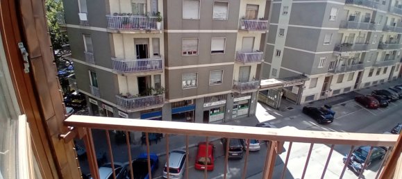 2 bedrooms Apartment in Turin, Italy No. 363242 4