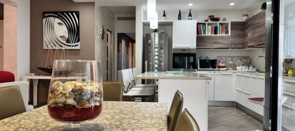 5 bedrooms Apartment in Giulianova, Italy No. 372331 5