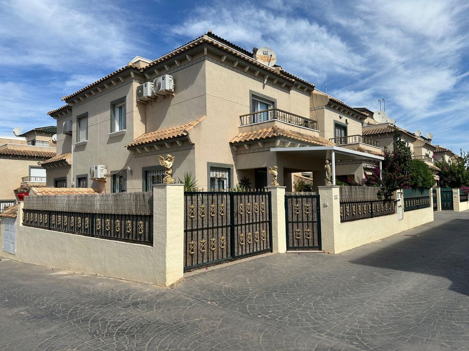 3 bedrooms Townhouse in San Fulgencio, Spain No. 195794