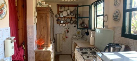 4 bedrooms House in Empoli, Italy No. 64855 3