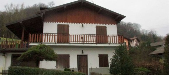 4 rooms Villa in Val Brembilla, Italy No. 5473 2