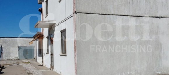 4 bedrooms House in Porto Viro, Italy No. 75317 8