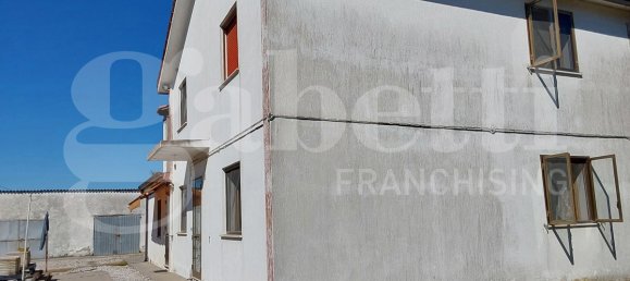 4 bedrooms House in Porto Viro, Italy No. 75317 46