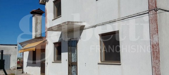 4 bedrooms House in Porto Viro, Italy No. 75317 3