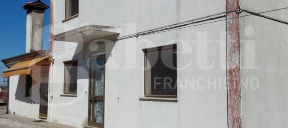 4 bedrooms House in Porto Viro, Italy No. 75317 4