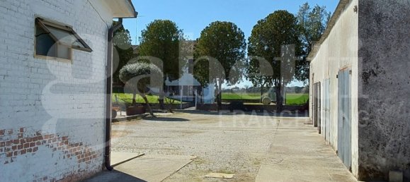 4 bedrooms House in Porto Viro, Italy No. 75317 41