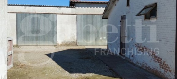 4 bedrooms House in Porto Viro, Italy No. 75317 6