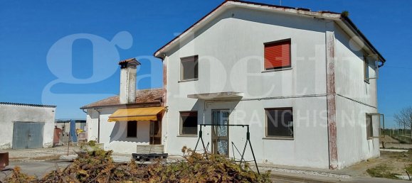 4 bedrooms House in Porto Viro, Italy No. 75317 5