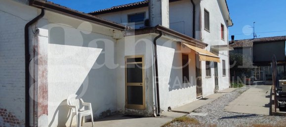 4 bedrooms House in Porto Viro, Italy No. 75317 44