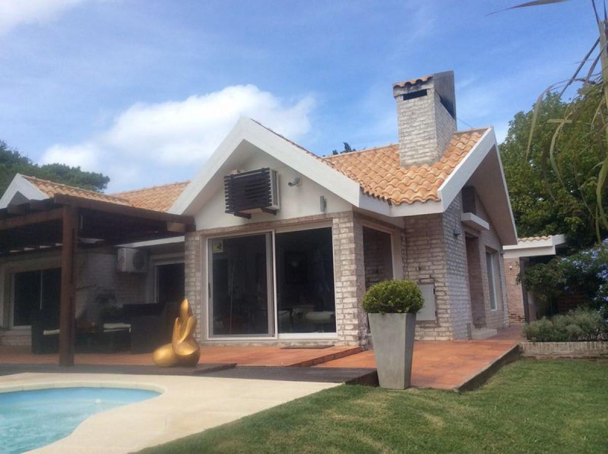 3 bedrooms House in Maldonado, Uruguay No. 9215