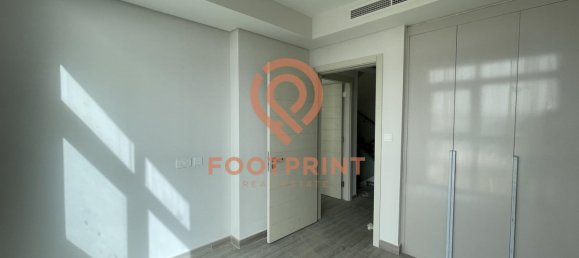 3 bedrooms Villa in Dubai, UAE No. 24591 2