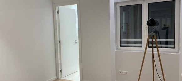 3 rooms Apartment in Barcelona, Spain No. 403 3