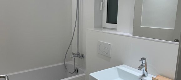 3 rooms Apartment in Barcelona, Spain No. 403 4