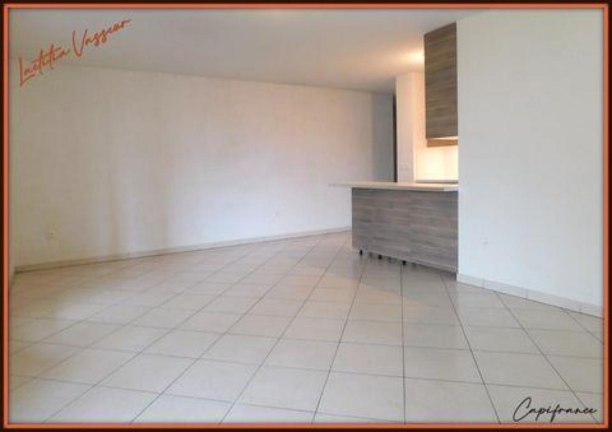 3 bedrooms Condo in Hyeres, France No. 14560