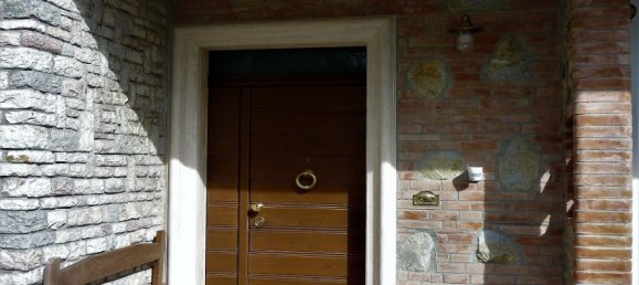 4 bedrooms Villa in Sarzana, Italy No. 251768 3