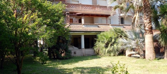 4 bedrooms Villa in Sarzana, Italy No. 251768 42