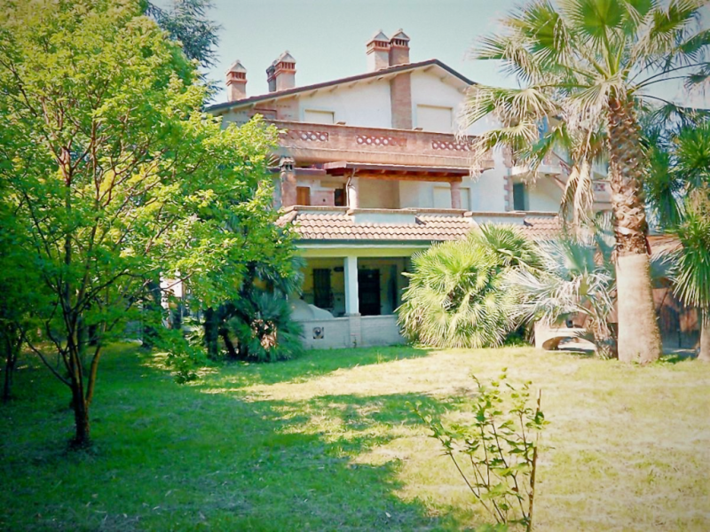 4 bedrooms Villa in Sarzana, Italy No. 251768