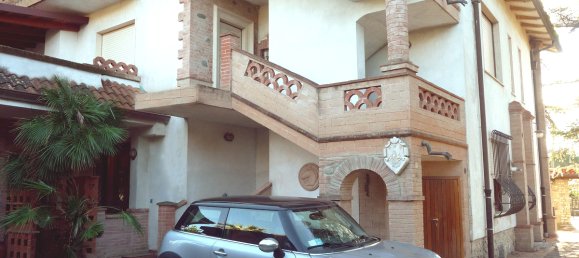4 bedrooms Villa in Sarzana, Italy No. 251768 10