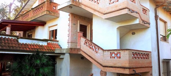 4 bedrooms Villa in Sarzana, Italy No. 251768 44