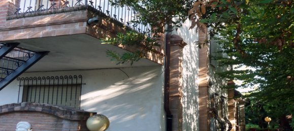 4 bedrooms Villa in Sarzana, Italy No. 251768 6