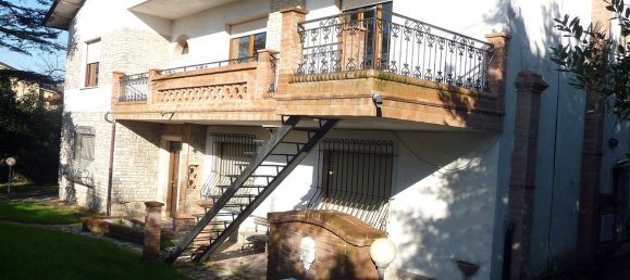 4 bedrooms Villa in Sarzana, Italy No. 251768 4