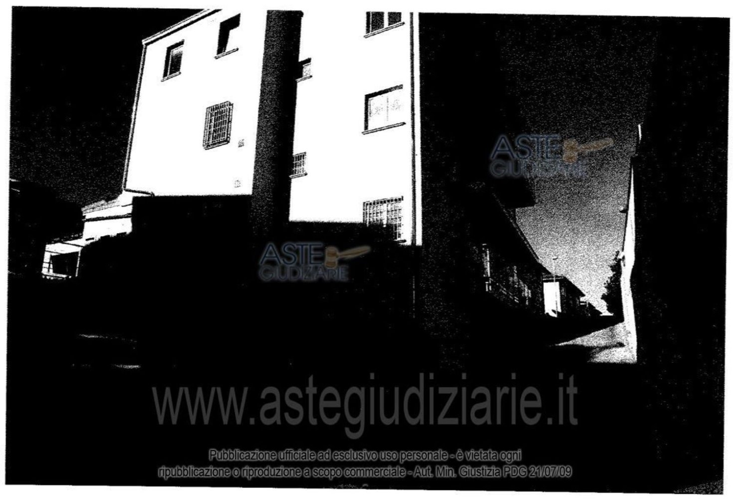 Propriété commerciale à Marsicovetere, Italy 833m² No. 41594