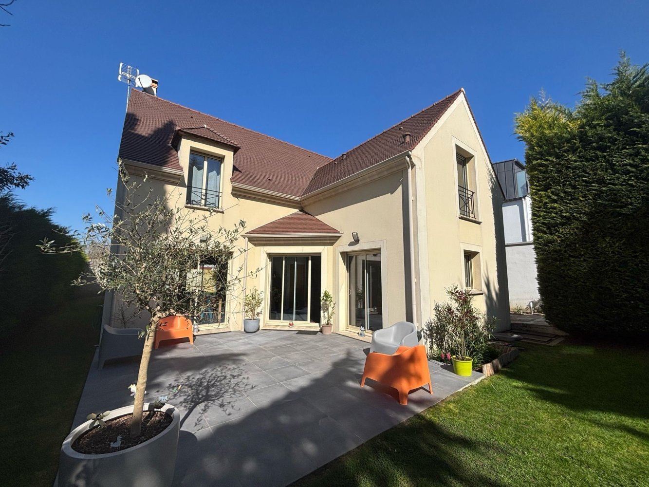 Casa de 5 dormitorios en Houilles, France No. 167615