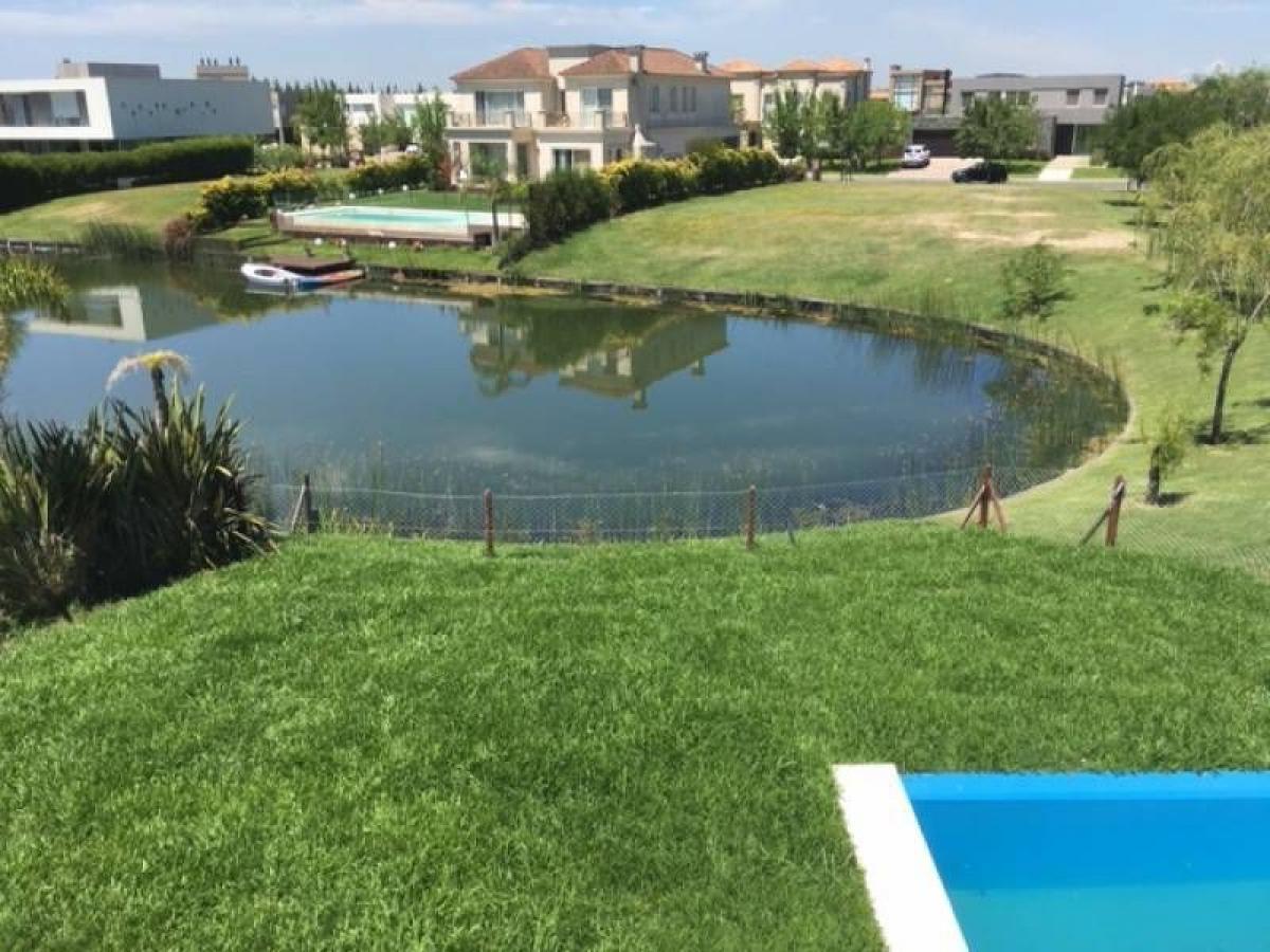 4 bedrooms House in Tigre, Argentina No. 21173