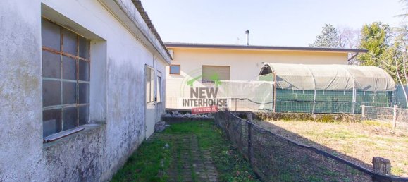 Дом с 6 комнатами в Порденоне, Италия № 141880 22