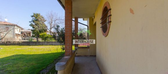 Дом с 6 комнатами в Порденоне, Италия № 141880 5