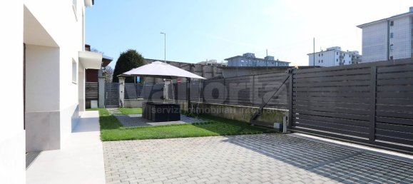 4-salle Villa à Monza, Italy No. 73817 26