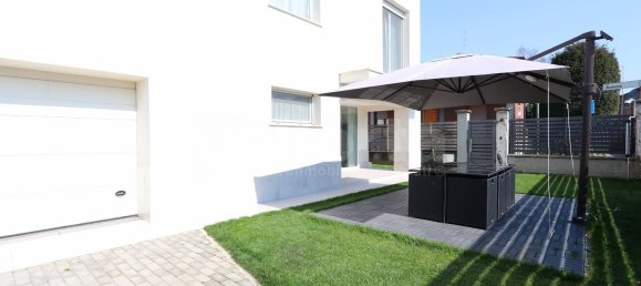 4-salle Villa à Monza, Italy No. 73817 28