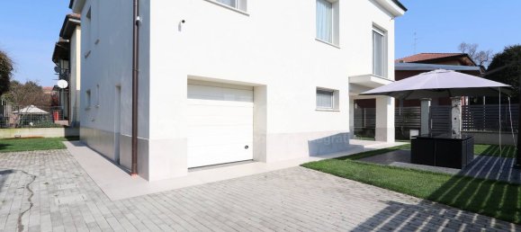 4-salle Villa à Monza, Italy No. 73817 27