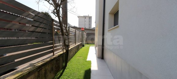 4-salle Villa à Monza, Italy No. 73817 29