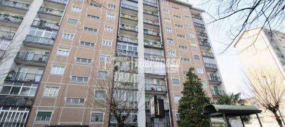 3 bedrooms Commercial property in Turin, Italy No. 219228 7