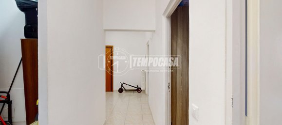 3 bedrooms Commercial property in Turin, Italy No. 219228 2