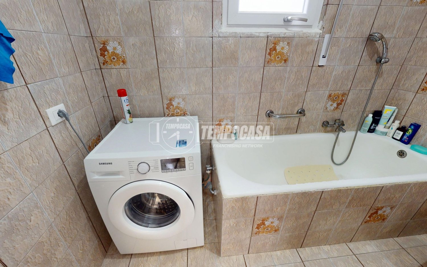3 bedrooms Commercial property in Turin, Italy No. 219228