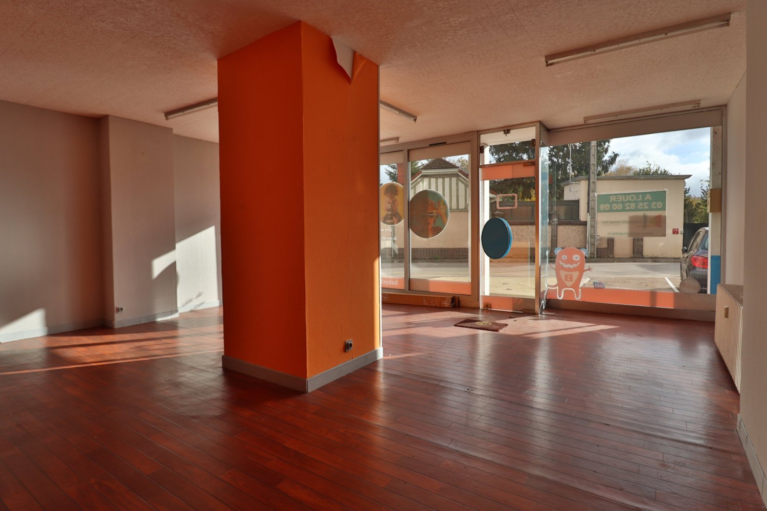 Propriété commerciale à Saint-André-les-Vergers, France 83m² No. 80415