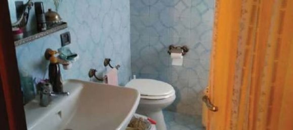 4-salle Appartement à Cardano al Campo, Italy No. 3164 12