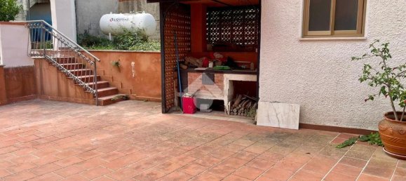 3 bedrooms Villa in Palermo, Italy No. 314427 4