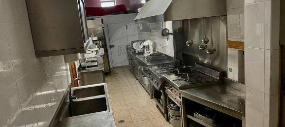 312m² Commercial property in Albufeira, Portugal No. 57940 10