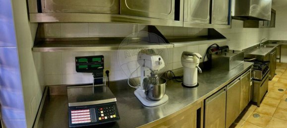 312m² Commercial property in Albufeira, Portugal No. 57940 8